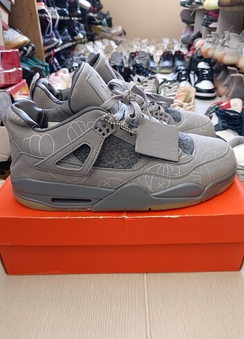 Nike Air Jordan Retro 4 Kaws