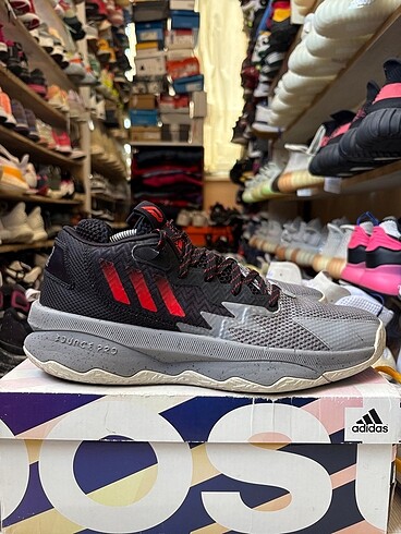 Adidas Dame 8
