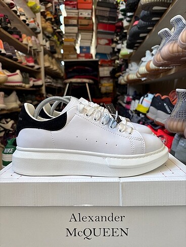 Alexander MCQUEEN