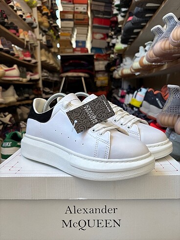 Alexander McQueen Alexander MCQUEEN