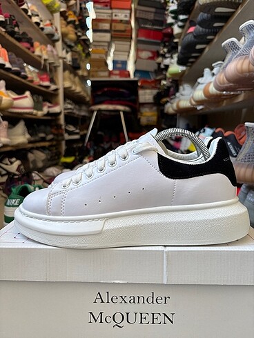 39 Beden beyaz Renk Alexander MCQUEEN