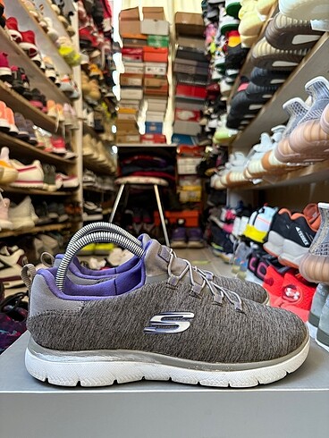 Skechers Summit