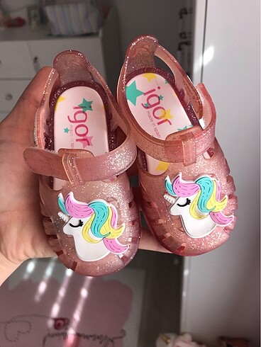İgor pembe sandalet