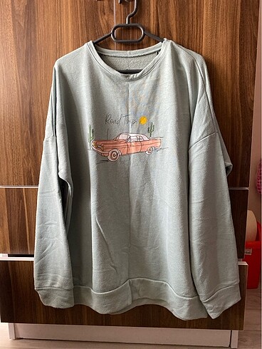 BASKILI SWEAT