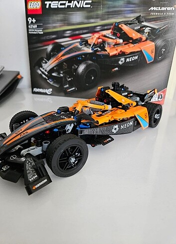 LEGO Neon McLaren Formula E Team - Görsel 7