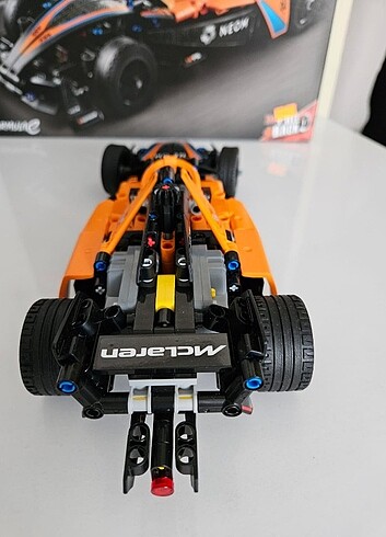 LEGO Neon McLaren Formula E Team - Görsel 8