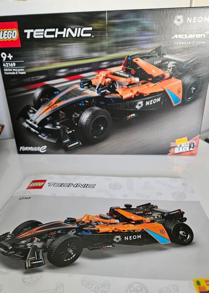 LEGO Neon McLaren Formula E Team - Görsel 4