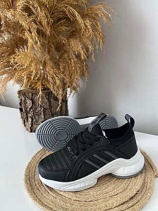 34 Beden Adidas çocuk ayakkabı