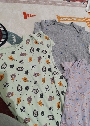 3 Yaş Beden Gri Örgü Pamuklu Kısa Kollu Bebek Body