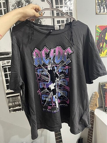 Ac/dc tshirt