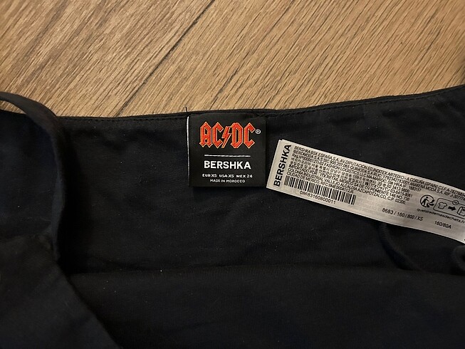 xs Beden Bershka acdc merch crop