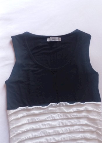 siyah Üst ve Pilili Beyaz Midi Elbise - Görsel 3