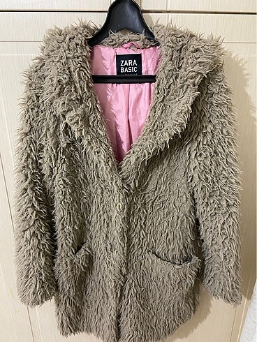 Zara Mont