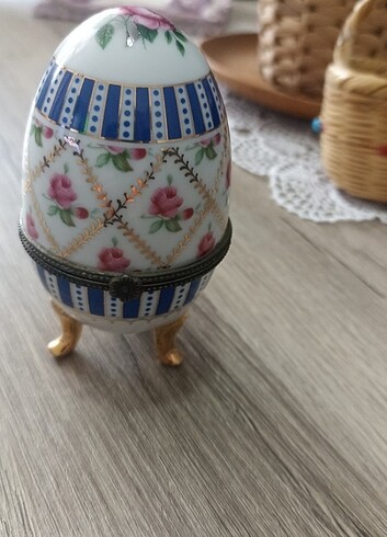 Porselen yumurta kutu