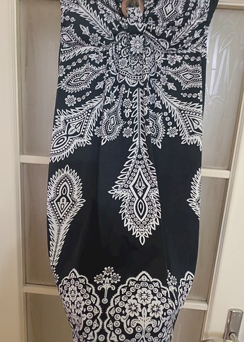 m Beden siyah Renk Siyah beyaz ,boyundan bağlamalı elbise