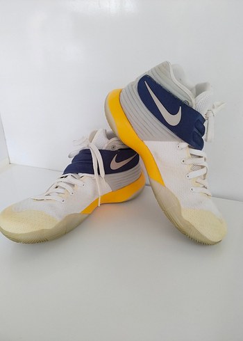 Nike Beyaz ve Sarı Basketbol Ayakkabısı