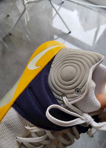 42 Beden Nike Beyaz ve Sarı Basketbol Ayakkabısı