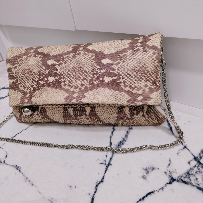 HOTİÇ Zincir Detaylı Kahverengi Yılan Derisi Desenli Kadın Çanta - Görsel 5