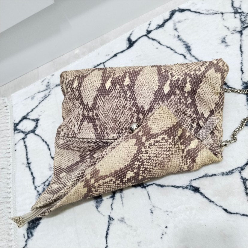HOTİÇ Zincir Detaylı Kahverengi Yılan Derisi Desenli Kadın Çanta - Görsel 4