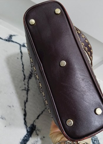 VAKKO Kahverengi Deri Kare Desenli Kadın Çanta - Görsel 3