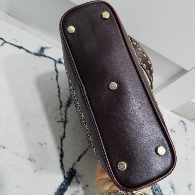 VAKKO Kahverengi Deri Kare Desenli Kadın Çanta - Görsel 3