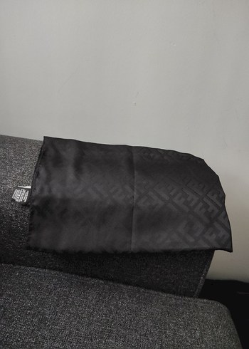 kadın siyah renkte jakar kumaştan şal