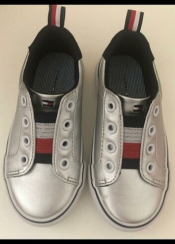 Tommy hilfeger 2 yas ayakkabi 22-23numara - Görsel 2