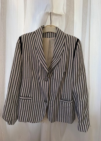 Zara Sikligin Ve Rahatligin Bulustugu Siyah Ve Beyaz Cizgili Blazer