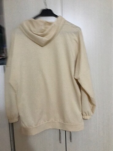 Beyaz sweatshirt
 - Görsel 4