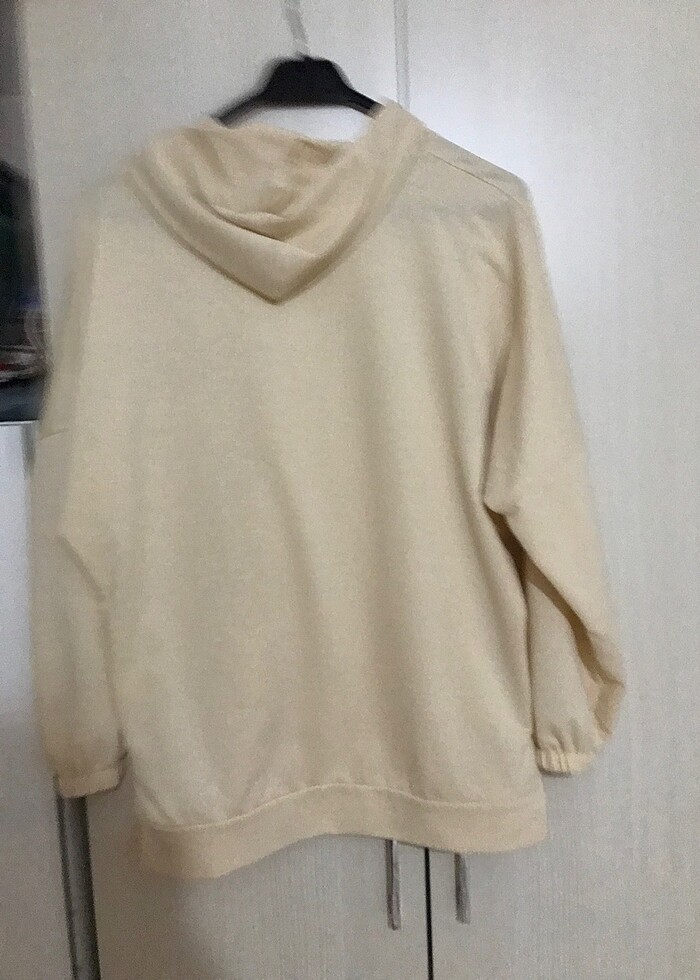 Beyaz sweatshirt
 - Görsel 4