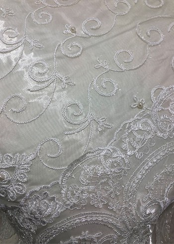 İşlemeli Parlak Beyaz Yatak Örtüsü - Görsel 2