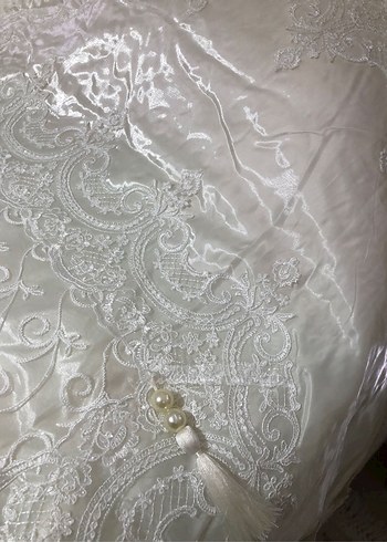 İşlemeli Parlak Beyaz Yatak Örtüsü - Görsel 4