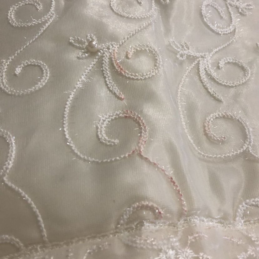 İşlemeli Parlak Beyaz Yatak Örtüsü - Görsel 5
