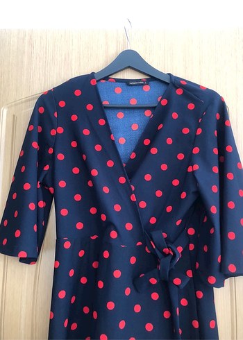 Kırmızı Puantiyeli Midi Elbise V Yakalı - Görsel 3