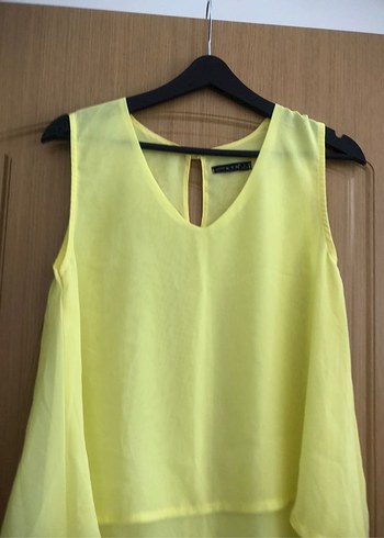 Sarı V Yakalı Kolsuz Salaş Bluz - Görsel 3