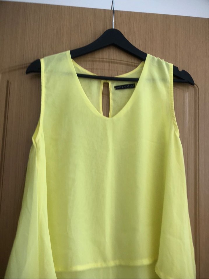 Sarı V Yakalı Kolsuz Salaş Bluz - Görsel 3