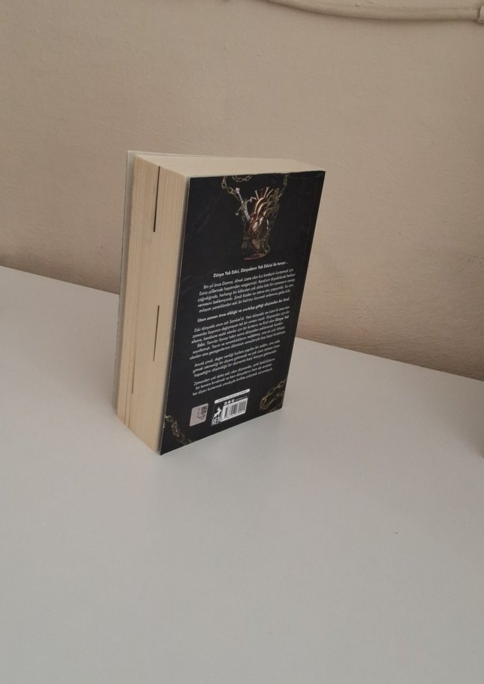 Azrael'in Kitabı - Amber V. Nicole - Görsel 3