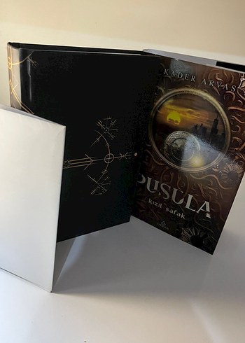 #PUSULA #KOLEZYUM #KIZIL ŞAFAK #KADER ARVAS - Görsel 4