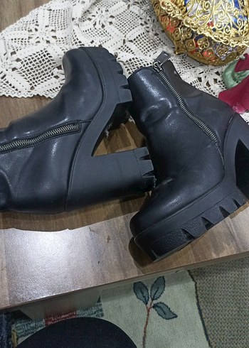 Fermuarlı Siyah Gotik Topuklu Bot - Görsel 4