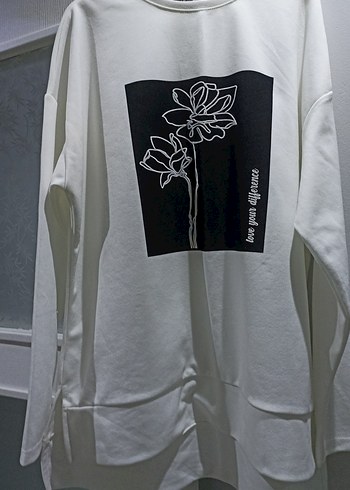 Beyaz Baskılı Düğmeli Kadın Sweatshirt - Görsel 2