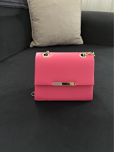 Pembe çanta