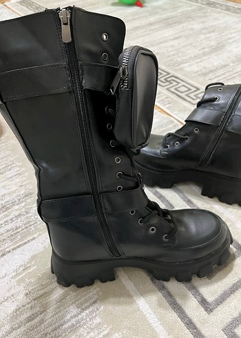 Siyah Deri Kadın bot - Görsel 2