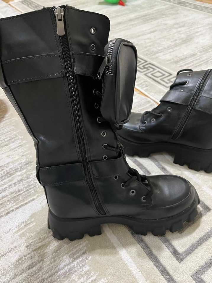 Siyah Deri Kadın bot - Görsel 2