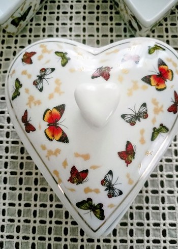 Kelebek Desenli Kalp Şekilli Tabak Seti - Görsel 2