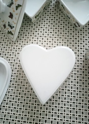 Kelebek Desenli Kalp Şekilli Tabak Seti - Görsel 5