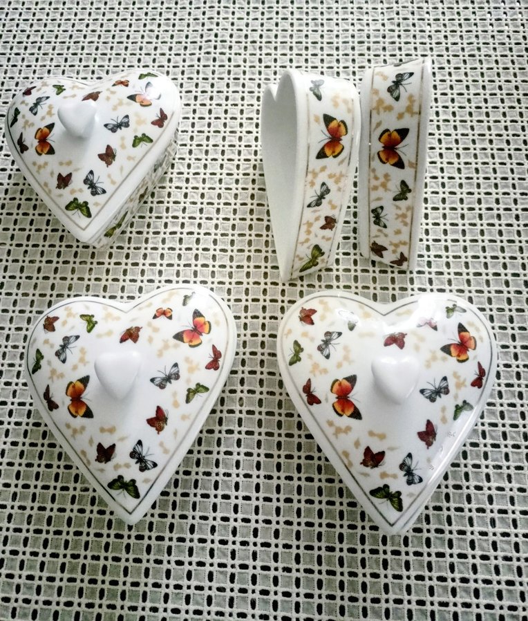 Kelebek Desenli Kalp Şekilli Tabak Seti - Görsel 4