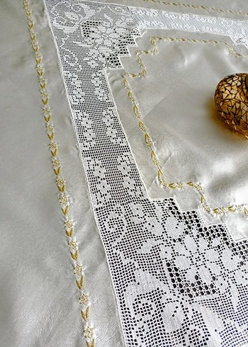 DANTEL SATEN Nakışlı Beyaz Parlak Masa Örtüsü - Görsel 2