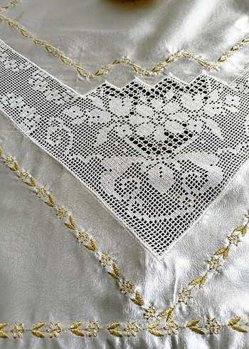 DANTEL SATEN Nakışlı Beyaz Parlak Masa Örtüsü - Görsel 3