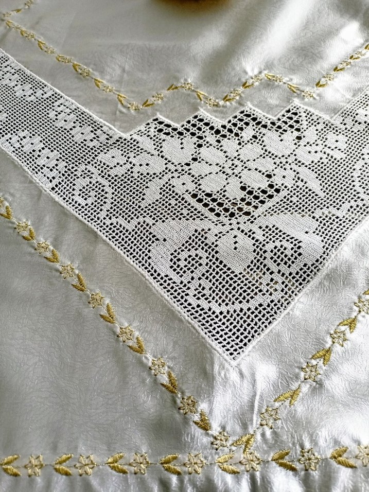 DANTEL SATEN Nakışlı Beyaz Parlak Masa Örtüsü - Görsel 3