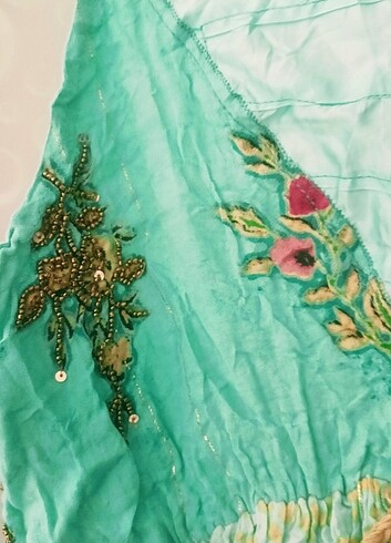 l Beden Yaka boncuk işlemeli şık elbise M/L